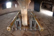 Les canons exposés dans le Grand Bastion du château du Haut-Koenigsbourg - © Jean-Luc Stadler - Château du Haut-Koenigsbourg, Alsace, France