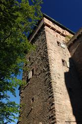 Les lices nord du château du Haut-Koenigsbourg avec les fenêtres de la salle d'armes (1er étage) et de la salle du Kaiser (2ème étage) - © Jean-Luc Stadler