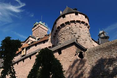 La tour du pigeonnier et le donjon du château du Haut-Koenigsbourg - © Jean-Luc Stadler