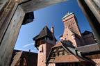 Vue sur le donjon et la tour du contrôle depuis la cour intérieure du château du Haut-Koenigsbourg - © Jean-Luc Stadler