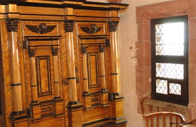 Une armoire à sept colonnes dans les logis sud du château du Haut-Koenigsbourg - © Jean-Luc Stadler