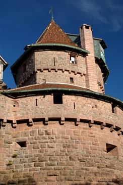 La tour Sud du grand bastion du château du Haut-Koenigsbourg vue depuis l'Ouest - © Jean-Luc Stadler