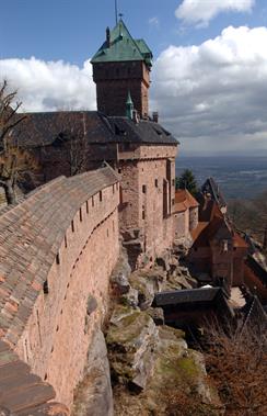 Keep, southern façade and entrance gate seen from the grand bastion of Haut-Koenigsbourg castle - © Jean-Luc Stadler