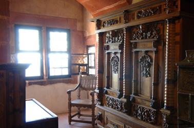 Room with oriel in the first floor of the southern dwellings at Haut-Koenigsbourg castle - © Jean-Luc Stadler