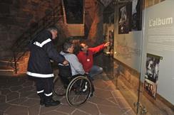 welcoming of visitors with disabilities during the event "Un château pour tous" - © Marc Dossmann